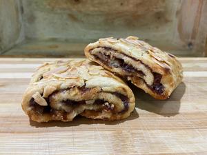 ממזייר במילוי תפוחים ותמרים - מאפה מזרח אירופאי