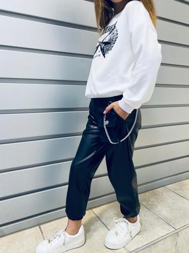 מכנס דמוי עור עם תיק