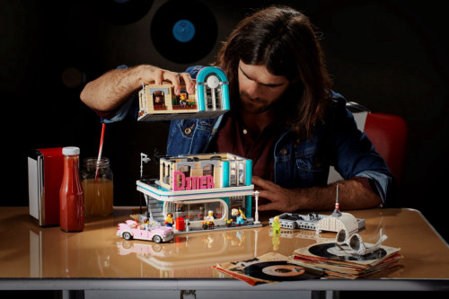 לגו קריאטור - דאון טאון דינר  10260