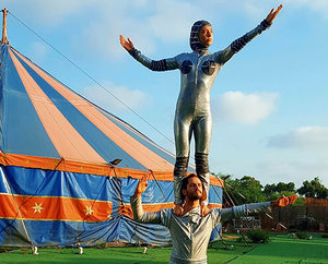 אנשי חלל בשילוב אורות