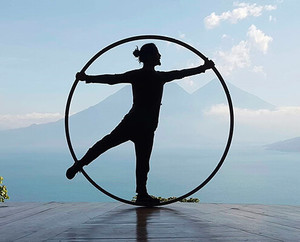 אקרובטיקה בחישוק