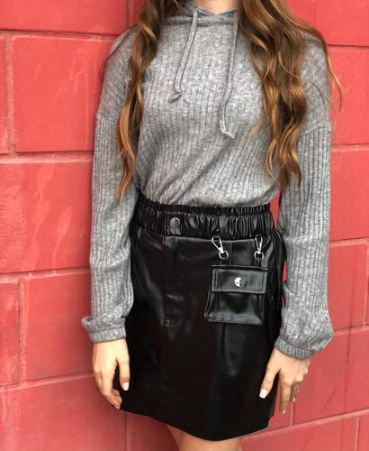 חצאית דמוי עור  עם תיק