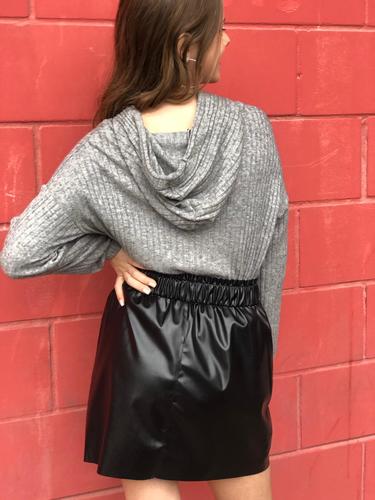 חצאית דמוי עור  עם תיק