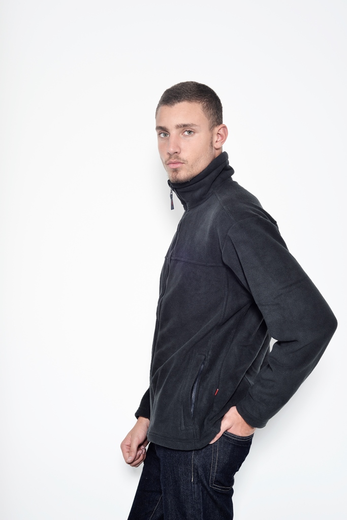 פליז גבר אפור