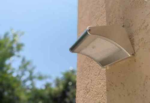 תאורה סולארית לחומה  קיר פנאל מובנה דקורטיבי 24 וואט SL24-WALL