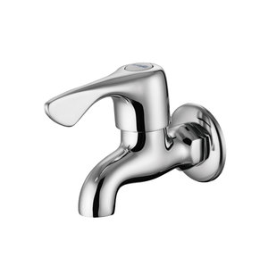 ברז מים קרים מהקיר קצר