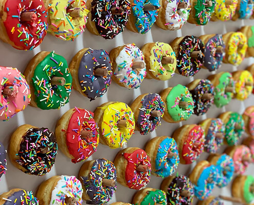 קיר דונאטס מעוצב