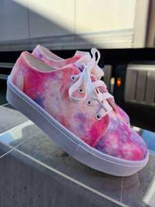 סניקרס טיי דאי