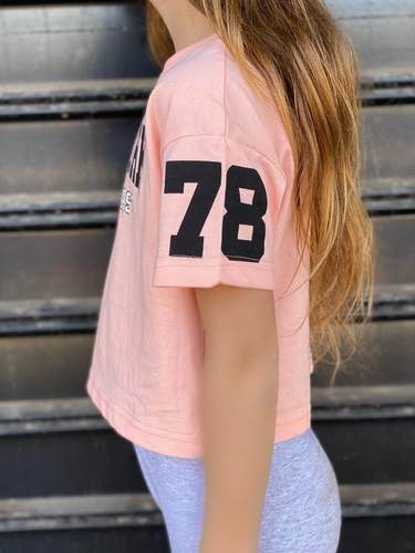 חולצת בוקס עם דפוס