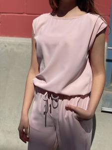 חולצת כריות כתף