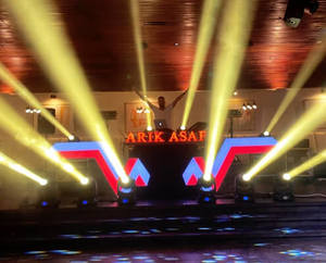 חבילת תאורה: מופע לייזרים + בימים + תותחי עשן