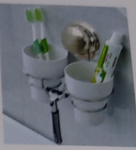 מעמד כוס כפול בגימור כרום לתלייה בוואקום