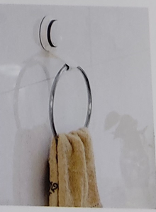 מתלה למגבת בגימור לבן לתלייה בוואקום