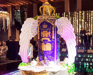 כניסת ספר תורה כנפי מלאכים