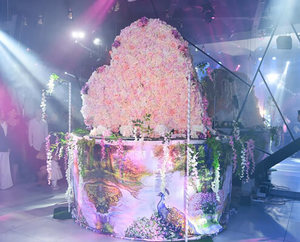 כניסת לב פרחים בשילוב וילון