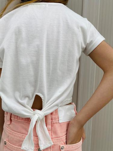 חולצה עם קשירה בגב