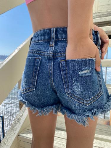 שורט ג'ינס קרעים