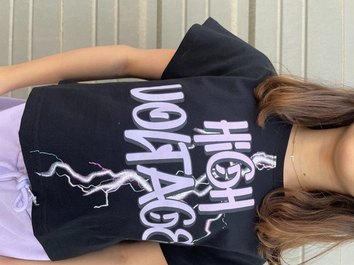 חולצה קרופ עם דפוס