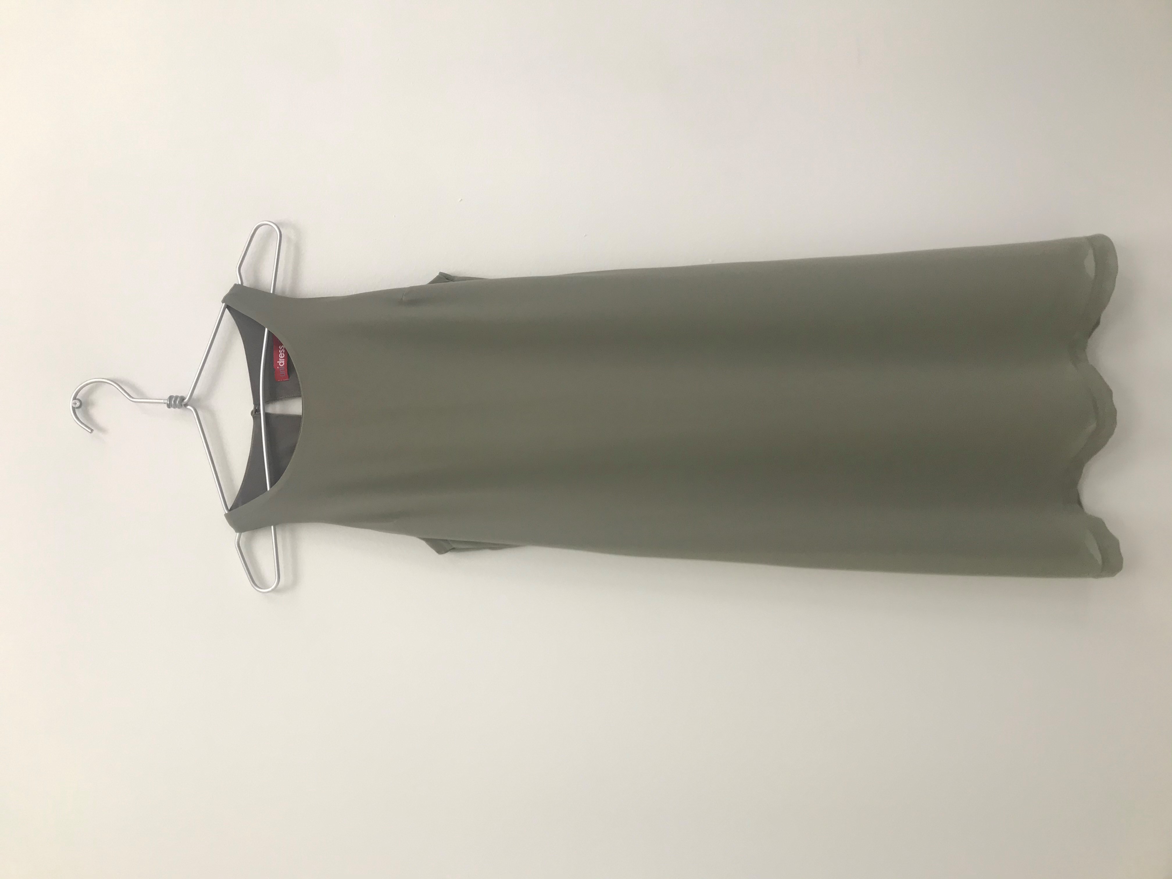 שמלת שיפון ללא שרוולים ירוקה