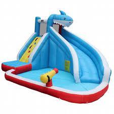 	 פארק מים מתנפח ענקי בעיצוב כריש 