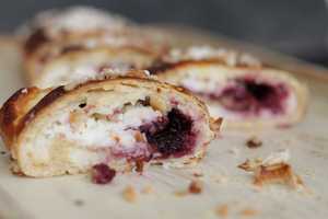 קרסנקאס (עוגת גבינה ודובדבנים)