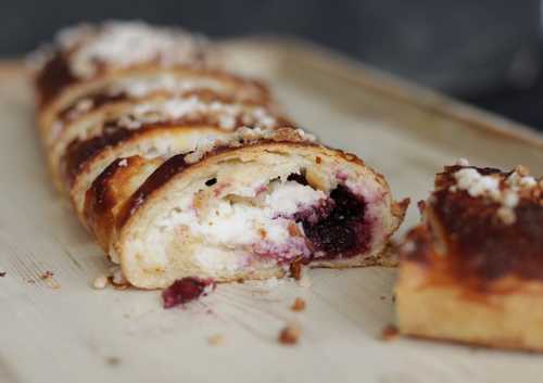 קרסנקאס (עוגת גבינה ודובדבנים)