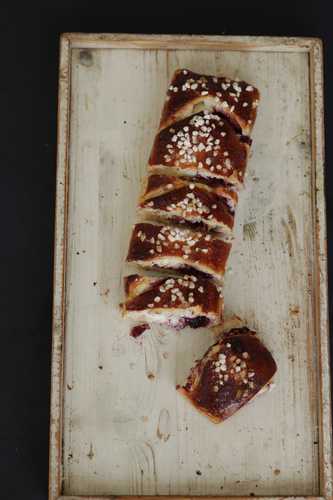 קרסנקאס (עוגת גבינה ודובדבנים)