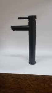 ברז גבוה לכיור רחצה מונח בצבע שחור