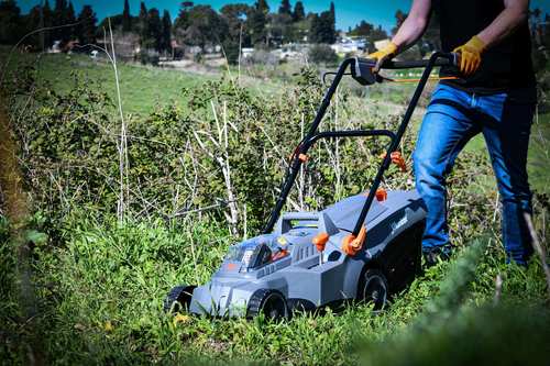 מכסחת דשא נטענת 370 מ