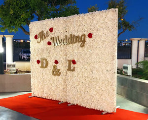 קיר פרחים לבן