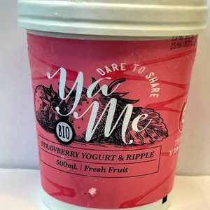 Ya-me!  גלידת יוגורט תות bio  עם ריפל תות (500 מ"ל)