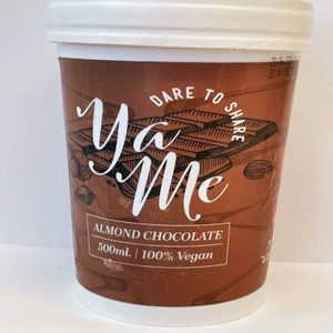Ya-me!גלידת שוקולד שקדים טבעונית עם שקדים מסוכרים(500 מ"ל)