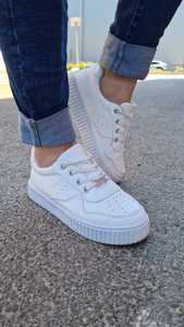 סניקרס עם תכשיטים