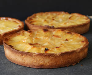 טארט תפוח עץ מקורמל בדבש