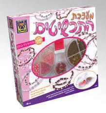 מעצבת התכשיטים הורוד 