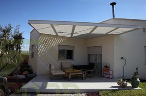 פרגולות אלומיניום מדגם : פרגולת אלומיניום תלויה המשלבת כתר היקפי דמוי פלדה 120*50 ומערך הצללה שקוע: Z  ( או מלבן 20*40 בתוספת תשלום ) 