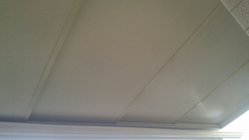 פרגולה נפתחת ידנית מדגם  : גג הזזה פאנל אלומיניום מבודד