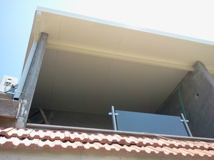 פרויקט לדוגמא – גג סגירת מרפסת לטובת חדרי אמבטיה