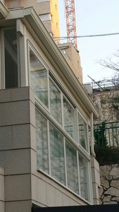 סגירת מרפסת משלבת חלונות