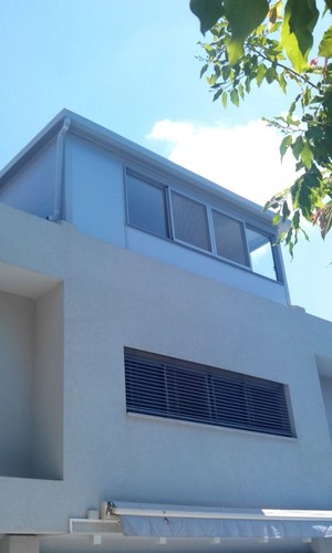 סגירת מרפסת משלבת חלונות