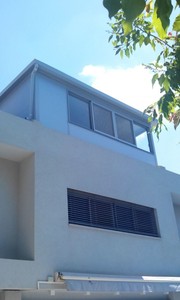 סגירת מרפסת משלבת חלונות