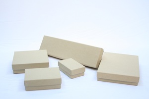 קופסאות תכשיטים 8/6 טבעי ריפוד צמר גפן(100 יח')