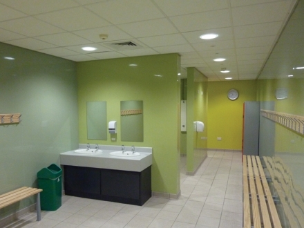 מערכת פלאופק™ - מערכת חיפוי קירות מפי.וי.סי