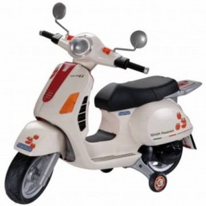 וספה ממונע לילדים 12 וולט לילדים מגיל 3 מבית PEG PEREGO VESPA