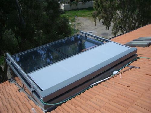 פרגולה חשמלית מדגם: סוכך מסילות 